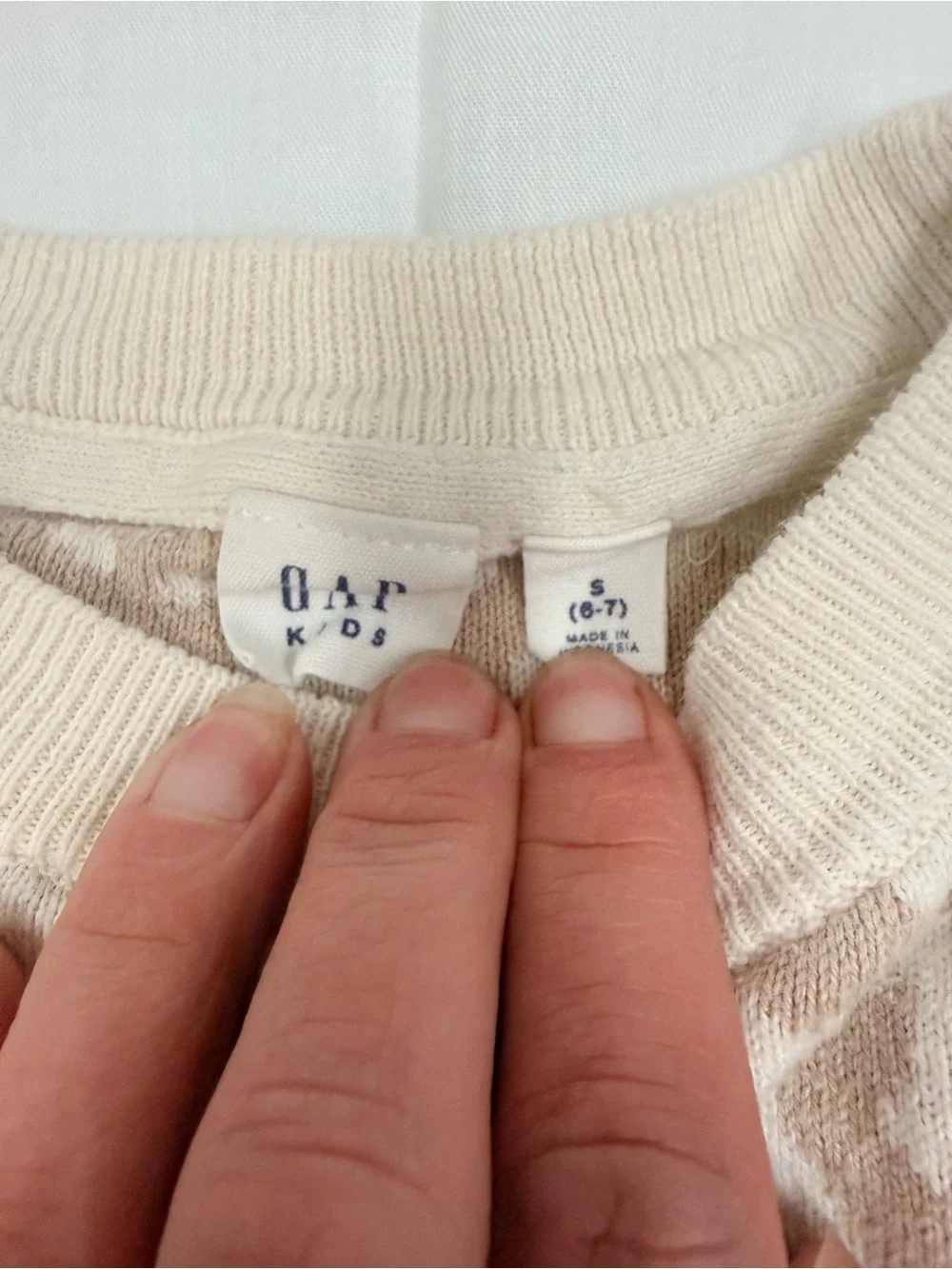 GAP kids sweater size 6-7